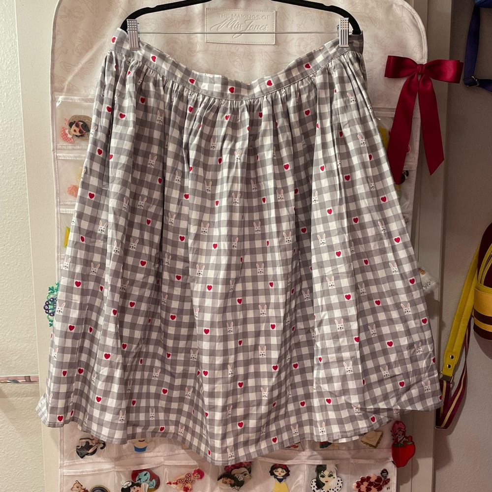 NWOT Hell bunny white and gray bunny heart check swing skirt
